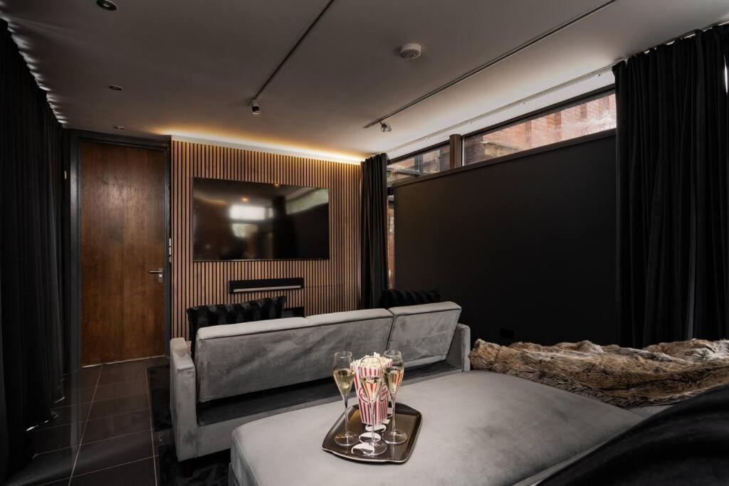 Вилла Luxury Water Tower I Roof Bar I Cinema Кардифф Экстерьер фото