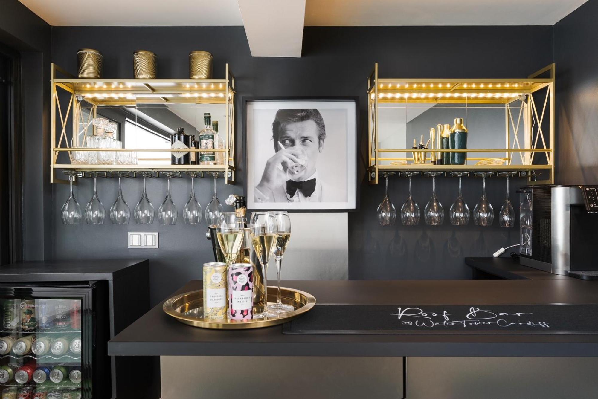 Вилла Luxury Water Tower I Roof Bar I Cinema Кардифф Экстерьер фото